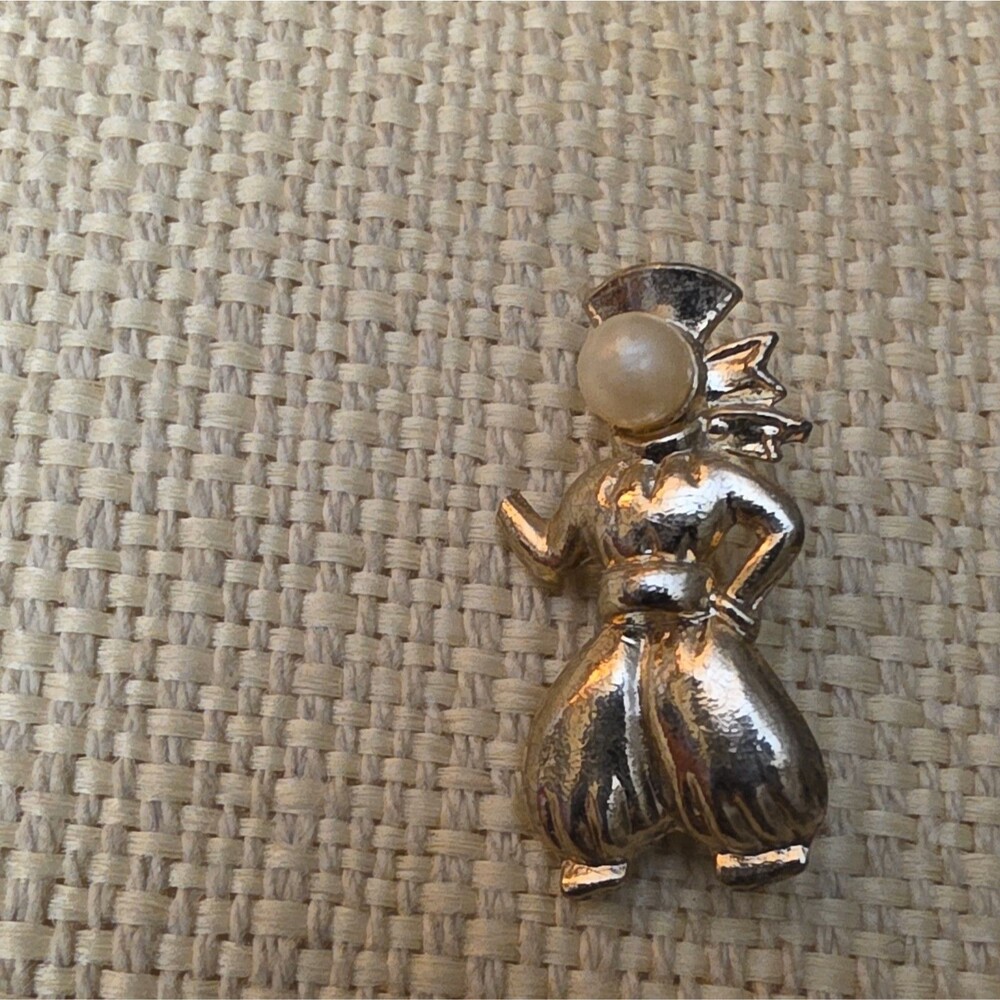 Cory Signed Gold Tone Dress Brooch Pin White Round Pearl Accent Fashion Theme